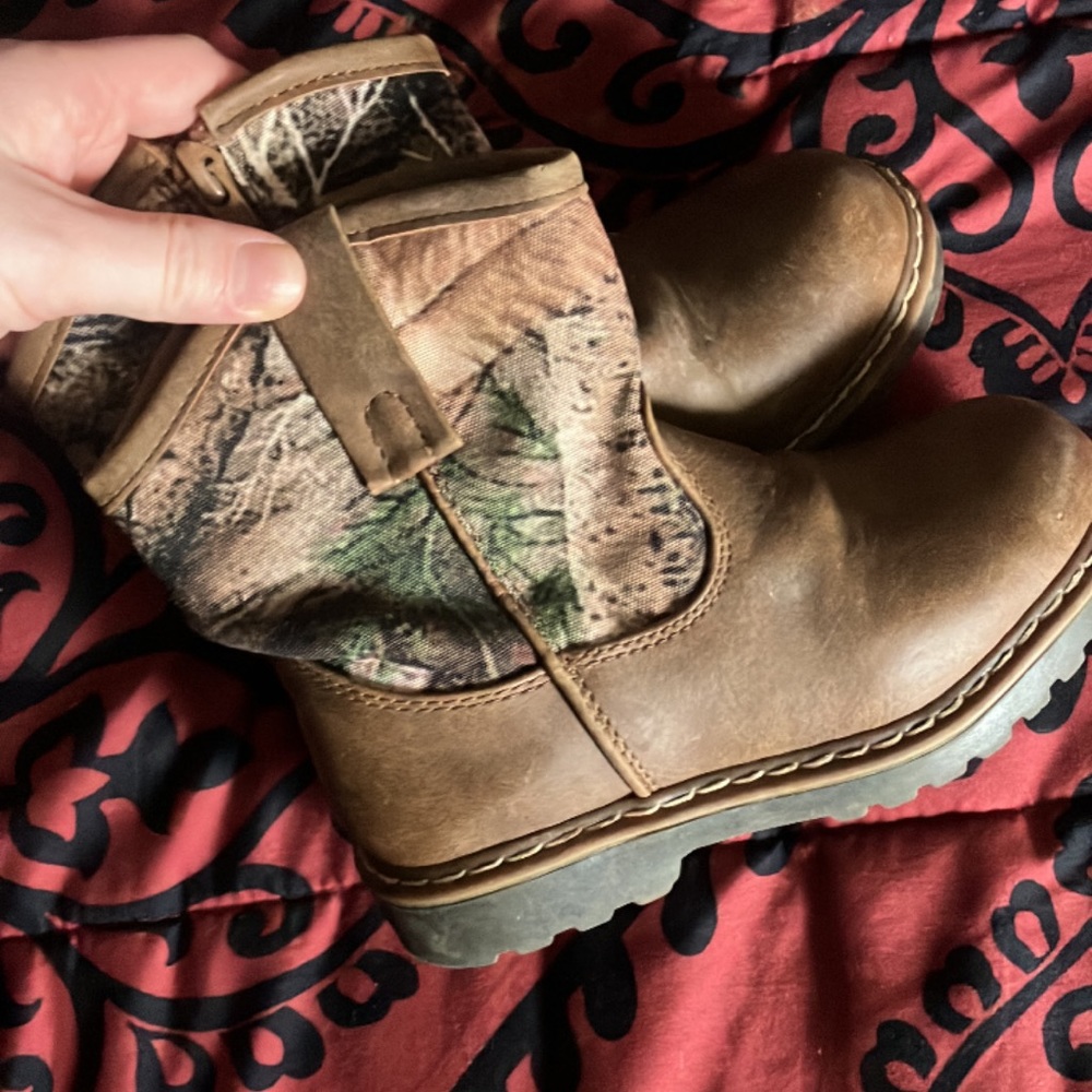Toddler boys size 9c brand new